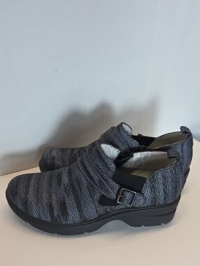 Align Comfort Mules with Buckle in Dark Gray Size 8M